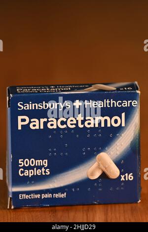 Bottes Sainsburys Paracetamol.Londres.ROYAUME-UNI.Janvier 2022. Banque D'Images