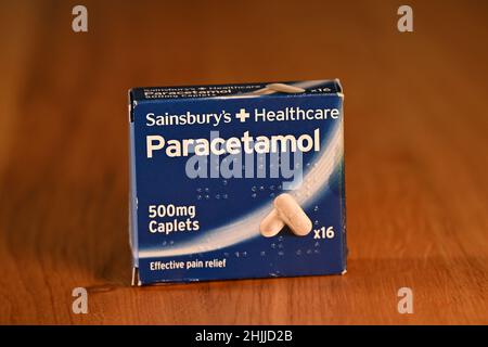 Bottes Sainsburys Paracetamol.Londres.ROYAUME-UNI.Janvier 2022. Banque D'Images