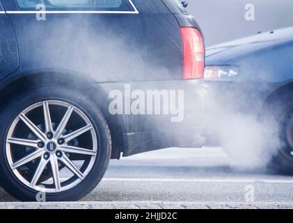 Gaz d'échappement de la voiture Banque D'Images