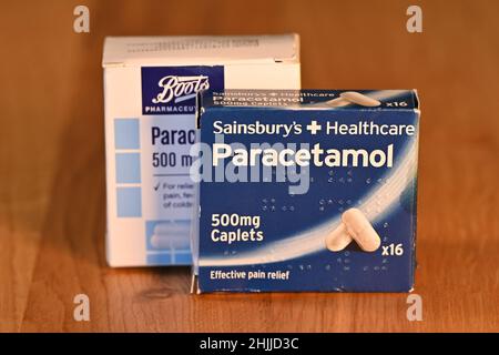 Bottes Sainsburys Paracetamol.Londres.ROYAUME-UNI.Janvier 2022. Banque D'Images