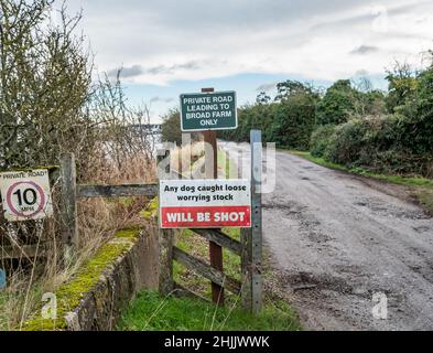 Acle, Norfolk, Royaume-Uni – janvier 2022.Panneau foncier privé interdisant au grand public d'intrusion Banque D'Images