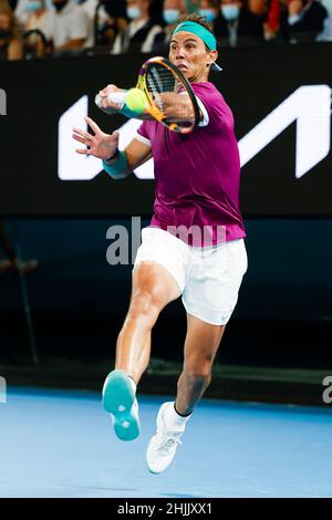 Melbourne, Australie.31st janvier 2022.Tennis: Grand Chelem - Open d'Australie, singles hommes, finale: Nadal (Espagne) - Medvedev (Russie).Rafael Nadal est en action.Credit: Frank Molter/dpa/Alay Live News Banque D'Images
