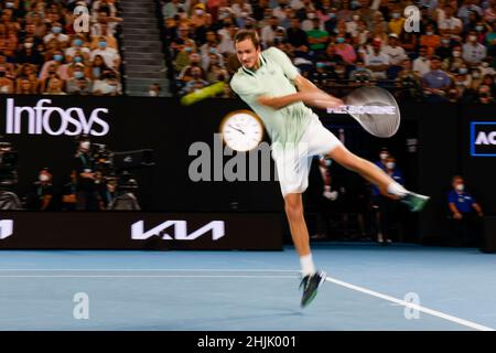 Melbourne, Australie.30th janvier 2022.Tennis: Grand Chelem - Open d'Australie, singles, Men, final: Nadal (Espagne) - Medvedev (Russie).Daniil Medvedev est en action.Credit: Frank Molter/dpa/Alay Live News Banque D'Images