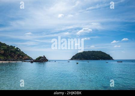 Plage de Yanui à Phuket, petite et la plage la plus méridionale de l'île de Phuket, Thaïlande.Il est populaire pour la plongée en apnée et le kayak. Banque D'Images