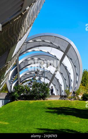 MADRID, ESPAGNE, 12 OCTOBRE 2020 Pont Perrault.Le pont Perrault traverse la rivière Manzanares et le parc Río de Madrid, reliant les quartiers de CA Banque D'Images