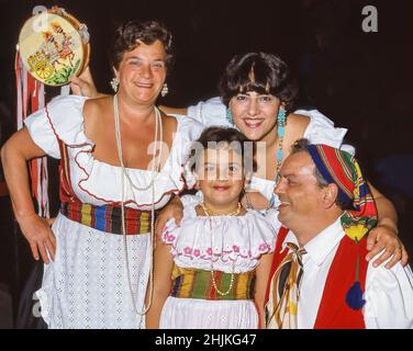 Groupe familial de danseurs néopolylitains, Sorrente, région de Campanie, Italie Banque D'Images