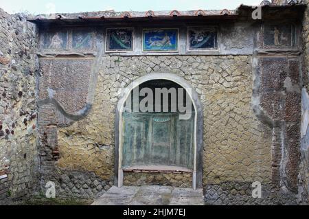 Fresques romaines trouvées dans les célèbres ruines d'Herculanum, l'ancienne ville détruite par l'éruption du Vésuve. Banque D'Images