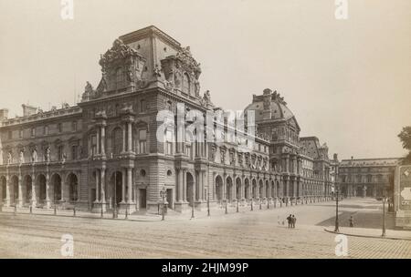 Antique vers 1890 photographie du nouveau Louvre et de la place du carrousel à Paris, France.SOURCE: PHOTOGRAPHIE ORIGINALE D'ALBUMINE Banque D'Images