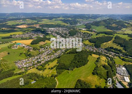 Vue aérienne, vue locale Bonzel, Lennestadt, pays aigre, Rhénanie-du-Nord-Westphalie,Allemagne, DEU, Europe, vue à distance, impôt foncier,immobilier, antenne p Banque D'Images