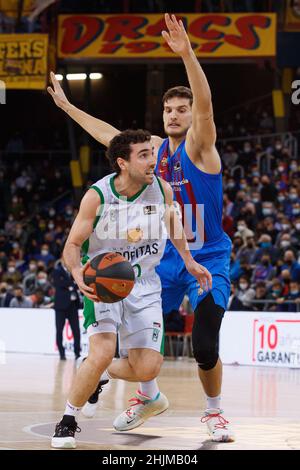 Ferran Bassas de Joventut Badalona en action pendant le match de la Ligue Endesa entre le FC Barcelone et le Club Joventut Badalona au Palau Blaugrana à Barcelone, Espagne. Banque D'Images