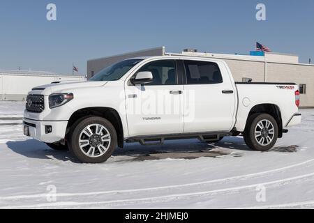 Kokomo - Circa janvier 2022: Utilisé Toyota Tundra exposition dans la neige.Avec des problèmes d'approvisionnement, Toyota achète et vend de nombreuses voitures d'occasion pour répondre à la demande. Banque D'Images