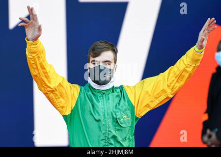 Paris, France.30th janvier 2022.Jockey/pilote Nicolas Bazire sur 'Pavdson du Pont' lors de la course hippique de légende du Grand Prix d'Amérique ZEturf, à l'Hippodrome de Vincennes, près de Paris, France, le 30 janvier 2022.Crédit : Victor Joly/Alamy Live News Banque D'Images