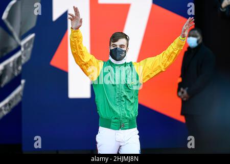 Paris, France.30th janvier 2022.Jockey/pilote Nicolas Bazire sur 'Pavdson du Pont' lors de la course hippique de légende du Grand Prix d'Amérique ZEturf, à l'Hippodrome de Vincennes, près de Paris, France, le 30 janvier 2022.Crédit : Victor Joly/Alamy Live News Banque D'Images