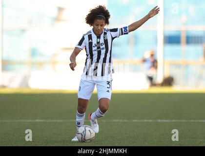 Lecco, Italie, 30th janvier 2022.Sara Gama de Juventus pendant le match de coppa Italia Femminile au Stadio Mario Rigamonti, Lecco.Le crédit photo devrait se lire: Jonathan Moscrop / Sportimage Banque D'Images