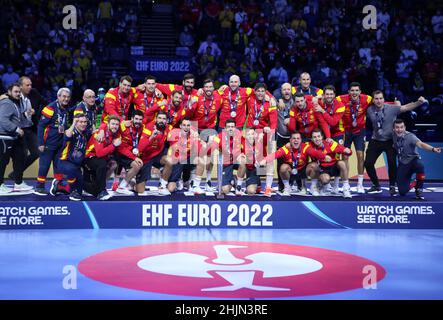 Cérémonie Podium Team Espagne lors du match de handball final de l'EHF masculin Euro 2022 entre la Suède et l'Espagne le 30 janvier 2022 à Budapest Multifunctional Arena, Hongrie.Photo de Laurent Lairys/ABACAPRESS.COM Banque D'Images