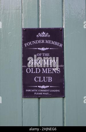 affiche grumpy old mens club sur la porte de l'angleterre Banque D'Images