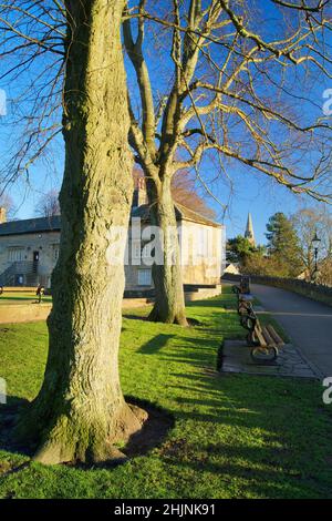 Royaume-Uni, Yorkshire du Nord, parc du château de Knaresborough et musée du palais de justice Tudor Banque D'Images