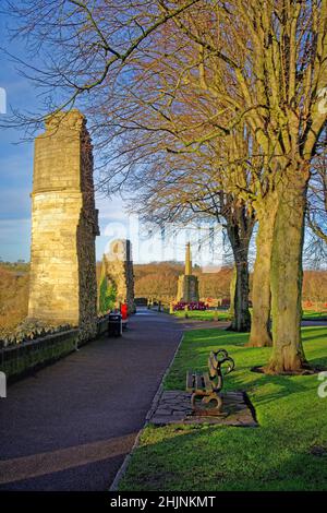 Royaume-Uni, North Yorkshire, Knaresborough War Memorial et Castle Grounds Banque D'Images