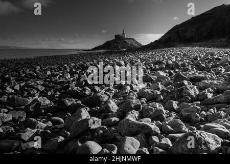 Mumbles Lighthouse perché sur un promontoire rocheux, Swansea Wales UK.Janvier 2022 Banque D'Images