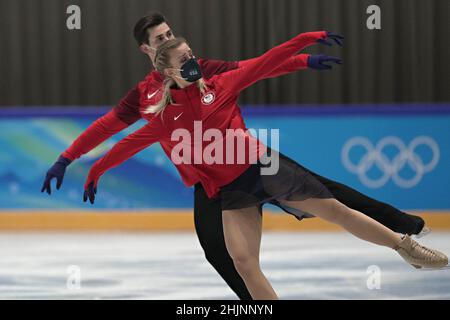 Pékin, Chine.31st janvier 2022.Madison Hubbell et Zachary Donohue des États-Unis, répètent leur programme de danse sur glace de patinage artistique aux Jeux Olympiques d'hiver de Beijing à Beijing le lundi 31 janvier 2022.Les Jeux Olympiques sont ouverts le 4th février dans le cadre des protocoles Extreme Covid-19.Photo de Richard Ellis/UPI crédit: UPI/Alay Live News Banque D'Images