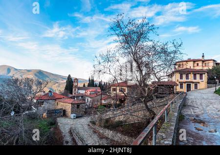 Ampelakia est le village historique de l'unité régionale de Larissa, construite à l'entrée de la vallée de Tampi. Banque D'Images