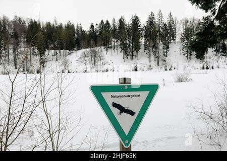 Allemagne, Forêt Noire - kleines Wiesental, Nonnenmattweiher Naturschutzgebiet, Naturereserve, panneau, zone de protection des paysages en hiver Banque D'Images