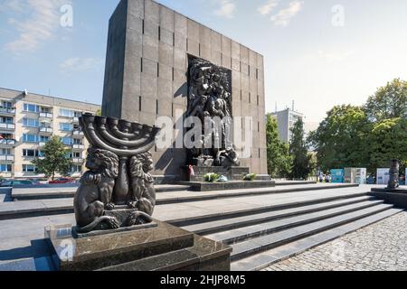 Monument aux héros du ghetto sculpté par Nathan Rapoport et dévoilé en 1948 - Varsovie, Pologne Banque D'Images