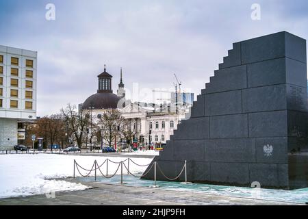 Monument commémorant les victimes de l'accident de l'Aviation polonaise One Tupolev Tu-154M près de la ville russe de Smolensk en avril 2010, Varsovie, Pologne. Banque D'Images