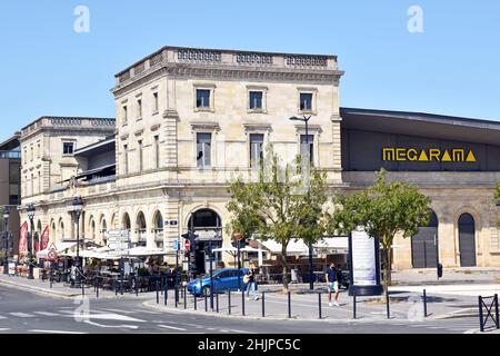 L'ancienne gare d'Orléans-Bastide, terminus de la ligne Paris-Bordeaux, a ouvert ses portes en 1852 et abrite désormais des restaurants et un cinéma multiplexe. Banque D'Images