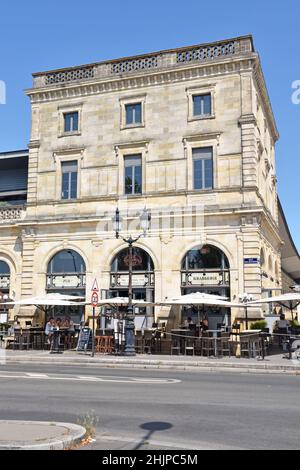 L'ancienne gare d'Orléans-Bastide, terminus de la ligne Paris-Bordeaux, a ouvert ses portes en 1852 et abrite désormais des restaurants et un cinéma multiplexe. Banque D'Images