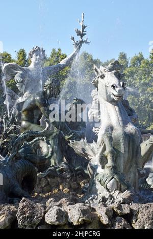 Le Mémorial de Girondin, erected1834 en l'honneur de la faction de Girondin pendant la Révolution française, sur la place des Quinconces, à Bordeaux, France Banque D'Images