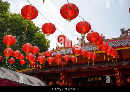 Pati - janvier 2022 : l'architecture du temple chinois se réfère à un type de structures utilisées comme lieu de culte du bouddhisme chinois, du taoïsme ou du folk chinois. Banque D'Images