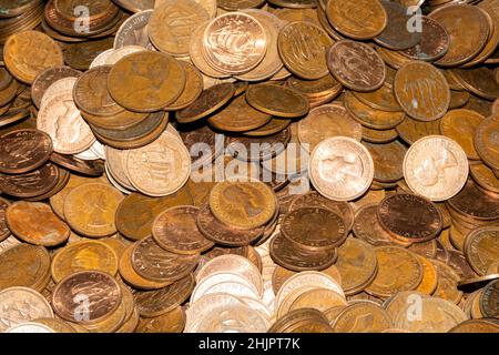 Une collection massive de pièces de monnaie anciennes et de pièces de monnaie anglaise de moitié de Penny Banque D'Images