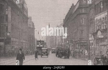 Vue sur la rue du marché depuis Piccadilly, Manchester. Lancashire. Angleterre (1923) Banque D'Images