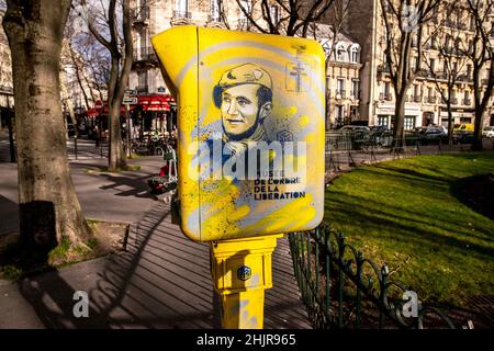 L'artiste français de rue C215 pulvérise les visages d'environ 20 compagnons de la libération dans des boîtes aux lettres ou des boîtes électriques autour des Invalides à Paris, en France, le 31 janvier 2022, avant l'ouverture en février 7 d'une exposition de ses créations au Musée de l'ordre de la libération.Photo de Denis Prezat/avenir photos/ABACAPRESS.COM Banque D'Images