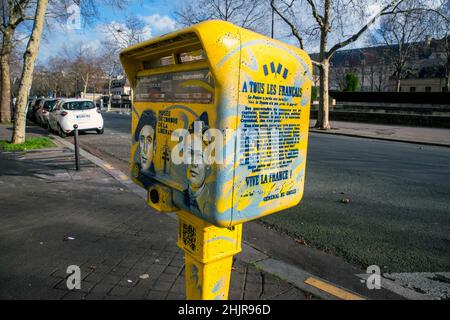 L'artiste français de rue C215 pulvérise les visages d'environ 20 compagnons de la libération dans des boîtes aux lettres ou des boîtes électriques autour des Invalides à Paris, en France, le 31 janvier 2022, avant l'ouverture en février 7 d'une exposition de ses créations au Musée de l'ordre de la libération.Photo de Denis Prezat/avenir photos/ABACAPRESS.COM Banque D'Images