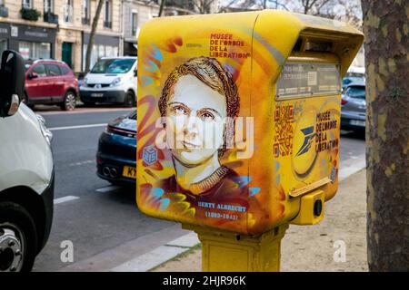 L'artiste français de rue C215 pulvérise les visages d'environ 20 compagnons de la libération dans des boîtes aux lettres ou des boîtes électriques autour des Invalides à Paris, en France, le 31 janvier 2022, avant l'ouverture en février 7 d'une exposition de ses créations au Musée de l'ordre de la libération.Photo de Denis Prezat/avenir photos/ABACAPRESS.COM Banque D'Images