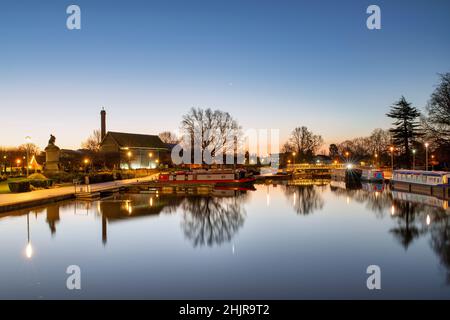 Bassin de Bancroft à l'aube.Stratford-upon-Avon, Warwickshire, Angleterre Banque D'Images