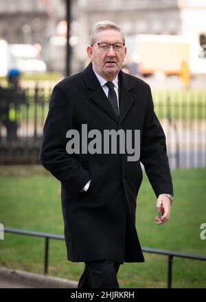 Len McCluskey arrive pour les funérailles du député travailliste Jack Dromey à l'église St Margare à Westminster, Londres.Date de la photo: Lundi 31 janvier 2022. Banque D'Images