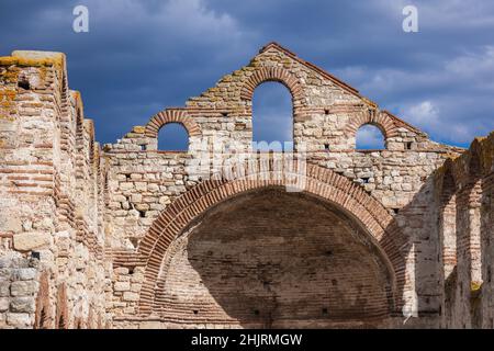 Église de Saint Sofia également appelée Old Bishopric dans la station de Nesebar sur la côte de la mer Noire, située dans la province de Burgas, Bulgarie Banque D'Images