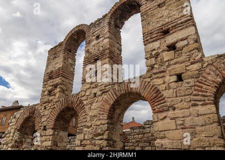 Église de Saint Sofia également appelée Old Bishopric dans la station de Nesebar sur la côte de la mer Noire, située dans la province de Burgas, Bulgarie Banque D'Images