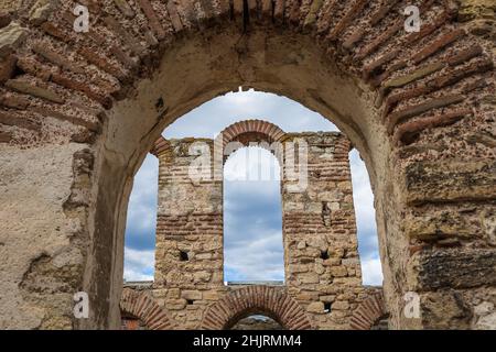 Gros plan sur l'église de Saint Sofia également appelée Old Bishopric dans la station de Nesebar sur la côte de la mer Noire, située dans la province de Burgas, Bulgarie Banque D'Images