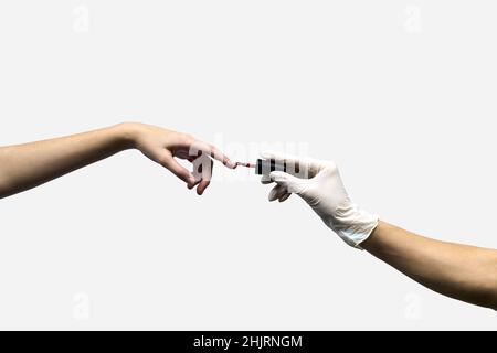 Concept de manucure style Michel-Ange.Deux mains se touchant l'une l'autre.Main manucure dans le gant couvre les clients ongles de la couleur rouge. Banque D'Images