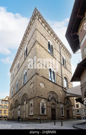 Florence, Italie.Janvier 2022. Vue extérieure du bâtiment qui abrite l'église et le musée d'Orsanmichele dans le centre historique de la ville Banque D'Images