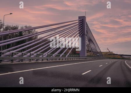 Pont de route à Mszana sur l'autoroute A1 officiellement nommée Amber Highway en Pologne, près de la frontière entre la Pologne et la République tchèque Banque D'Images