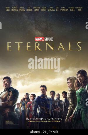 Eternals (2021) réalisé par Chloé Zhao et mettant en vedette Gemma Chan, Angelina Jolie et Salma Hayek.La saga des Eternals, une race d'êtres étrangers immortels et anciens qui vivaient sur Terre et façonnaient son histoire et ses civilisations. Banque D'Images