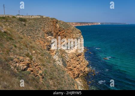 Falaises du cap de Kaliakra dans la région sud de Dobruja, au nord de la côte bulgare de la mer Noire Banque D'Images