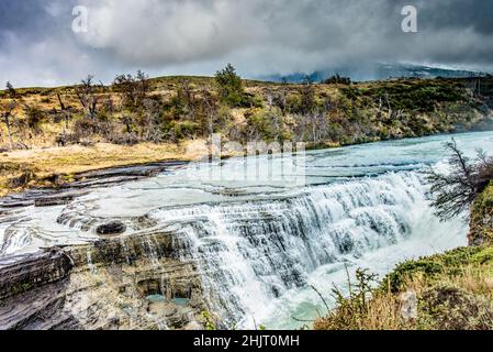 Sauts sur la rivière Paine au parc national de Torres del Paine en Patagonie Banque D'Images