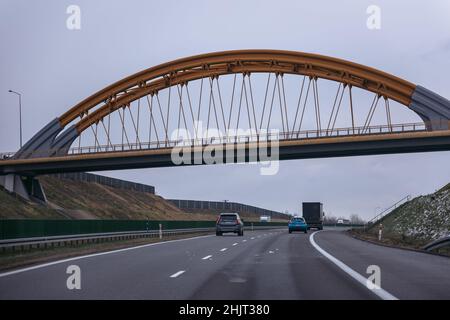 Traversez l'autoroute A1 appelée Amber Highway en Pologne, près de la frontière entre la Pologne et la République tchèque Banque D'Images