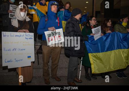 Londres, Angleterre, Royaume-Uni 31 janvier 2021 la Russie remet le piquet de grève en Ukraine hors de la Russie aujourd'hui bureaux à Millbank.L'armée russe a massé à la frontière ukrainienne et menace d'attaquer si les exigences de Kremlins ne sont pas satisfaites.La campagne de solidarité de l'Ukraine appelle à la paix par l'autodétermination du peuple ukrainien. Banque D'Images